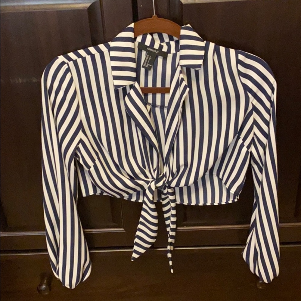 Striped cropped tied-up blouse